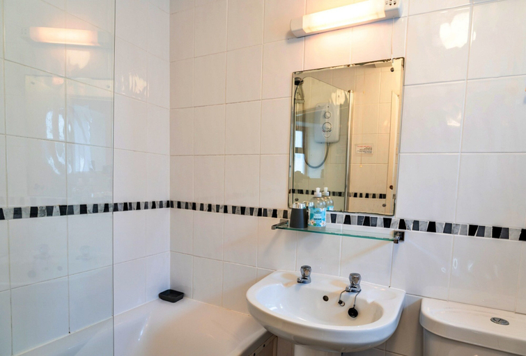 Bathroom, Cottage in Sennen Near Sandy Beach, Cornwall