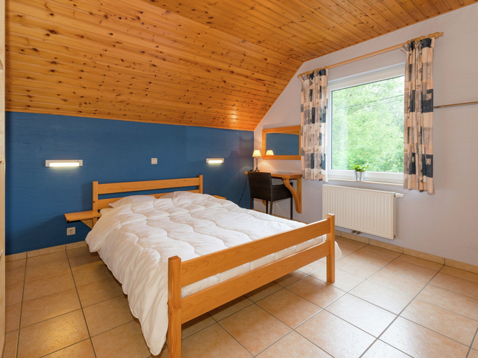 Bedroom 2, Spacious Retreat by Lake, Liège