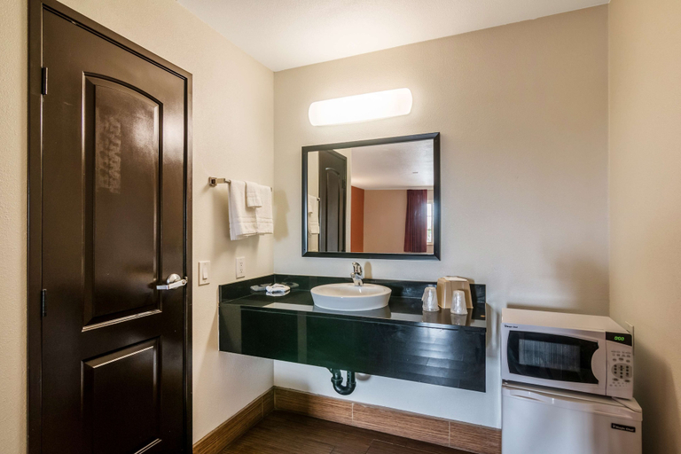 Bathroom 3, Motel 6 Bell Gardens, CA - Los Angeles, Los Angeles