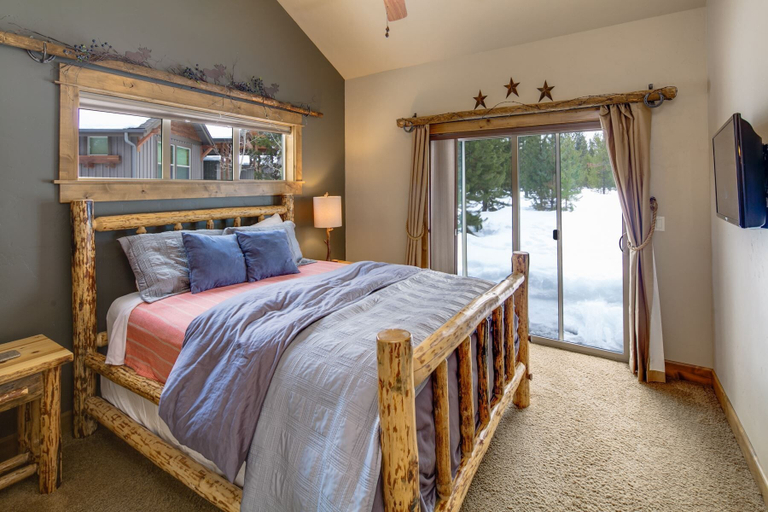 Bedroom 2, 56540 Sunstone Loop, Deschutes