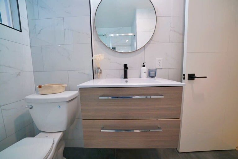 Bathroom 4, @ Marbella Lane - Vibrant 4BR RWC Ldry + P, San Mateo