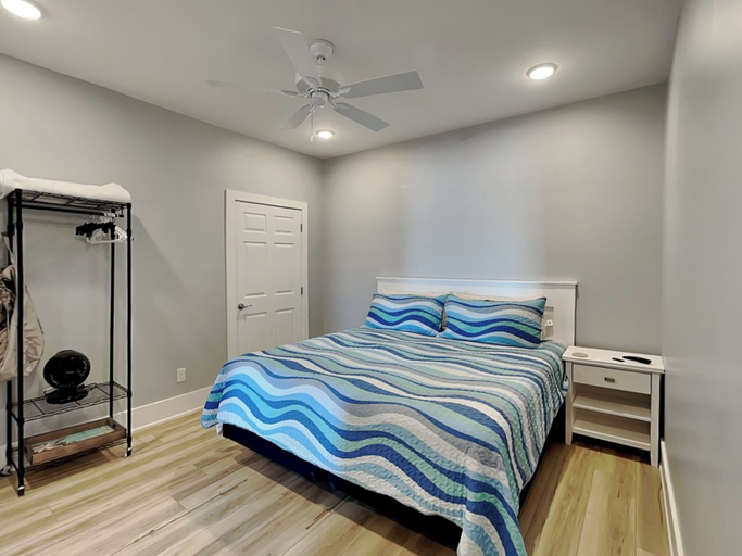 Bedroom 3, Beaches Be Crazy by Carolina Retreats, New Hanover