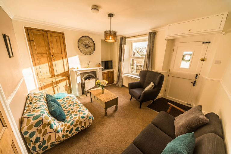 Primary image, Hillside Cottage in Matlock, No Deposit, Derbyshire
