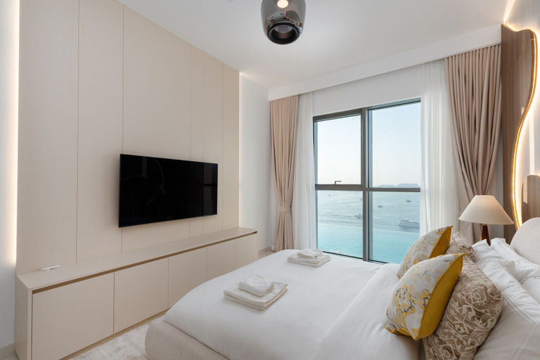 Room 2, Chic 2BR w Sea Views Near Marina JBR, Dubai