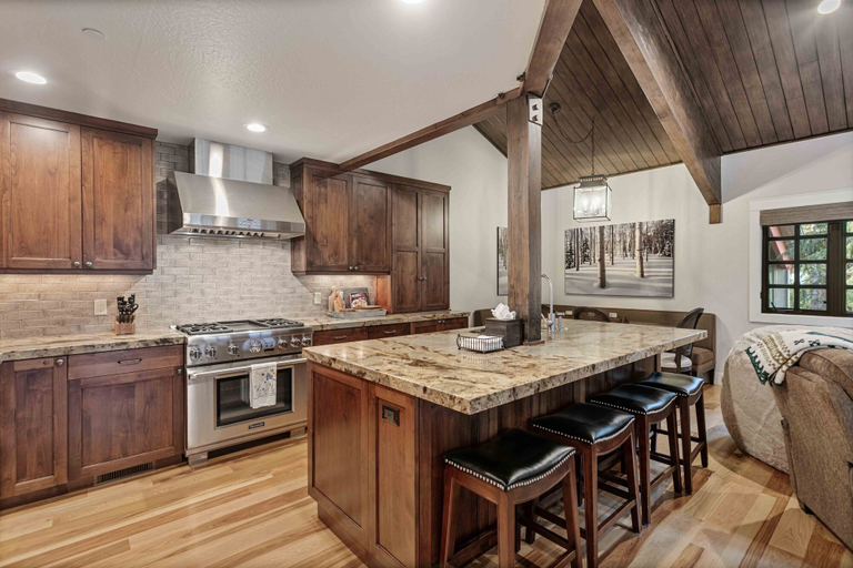Private kitchen, Mountain Modern Retreat Hot Tub 3 Bedroom Condo, Summit
