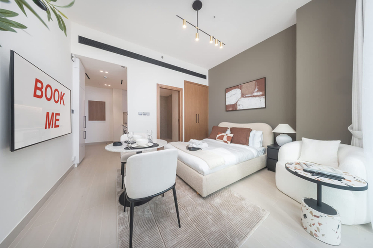 Room 5, JVC Studio for 2 People With City Views, Dubai