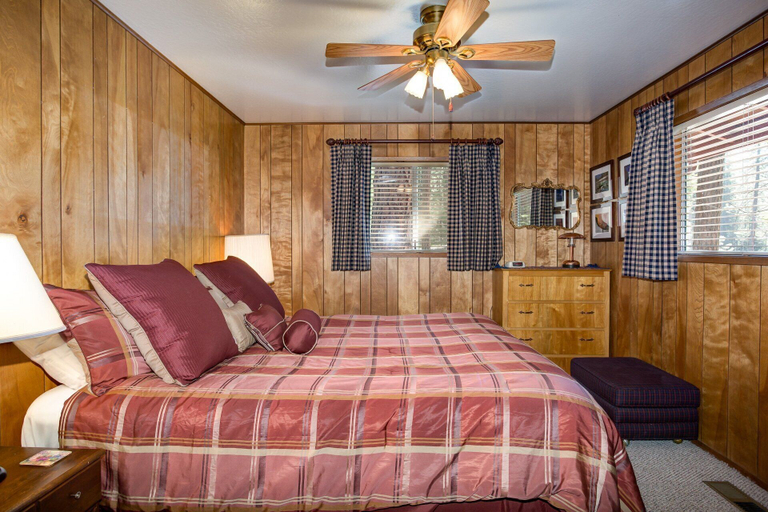 Bedroom 2, Robin's Nest, Mariposa