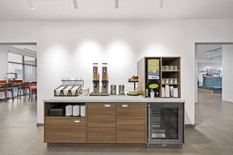 Food & Drinks 5, Home2 Suites by Hilton Riverside Downtown Convention Center, Riverside