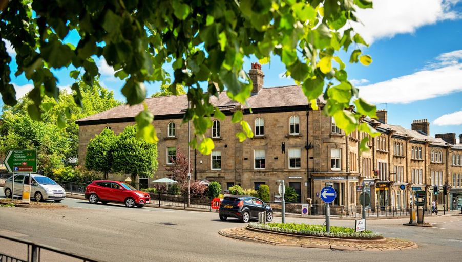 Exterior 3, Elegant Duplex in Buxton's Historic Center, No Deposit, Derbyshire