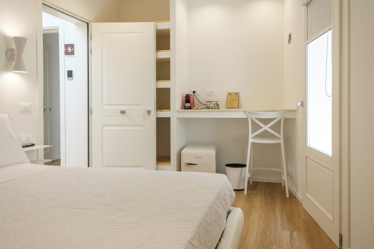 Room 2, Emma's downtown Eco design rooms, Olbia-Tempio