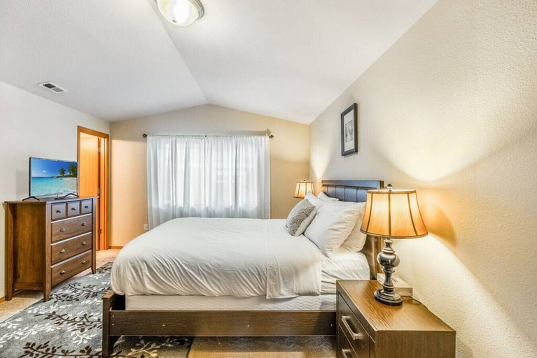 Interior 3, Serenity in Prime Everett Craftsman Near Boeing!, Snohomish