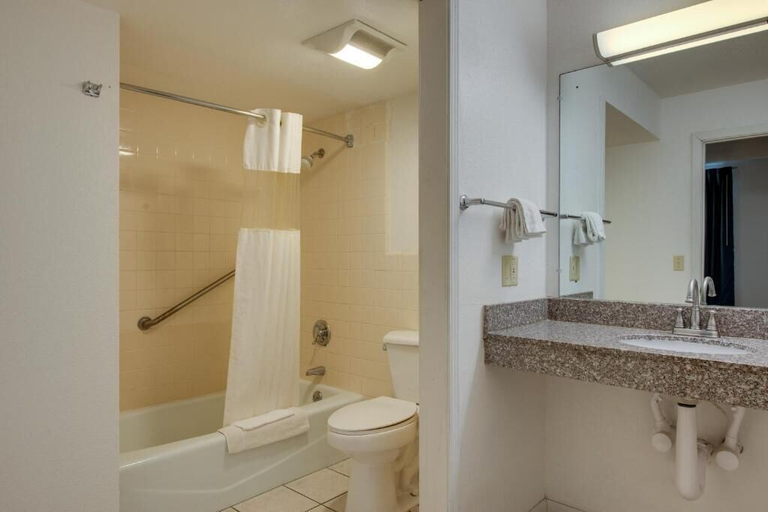 Bathroom 4, Motel 6 Kingston, TN, Roane