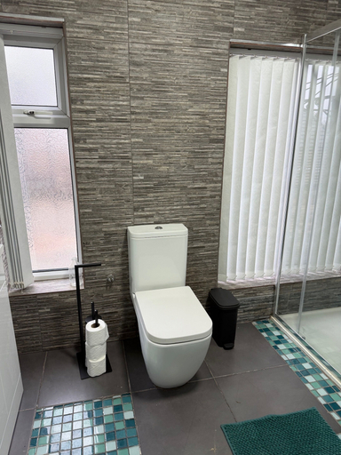 Bathroom 5, Charming Birmingham 3 Bedroom Apartment, Birmingham