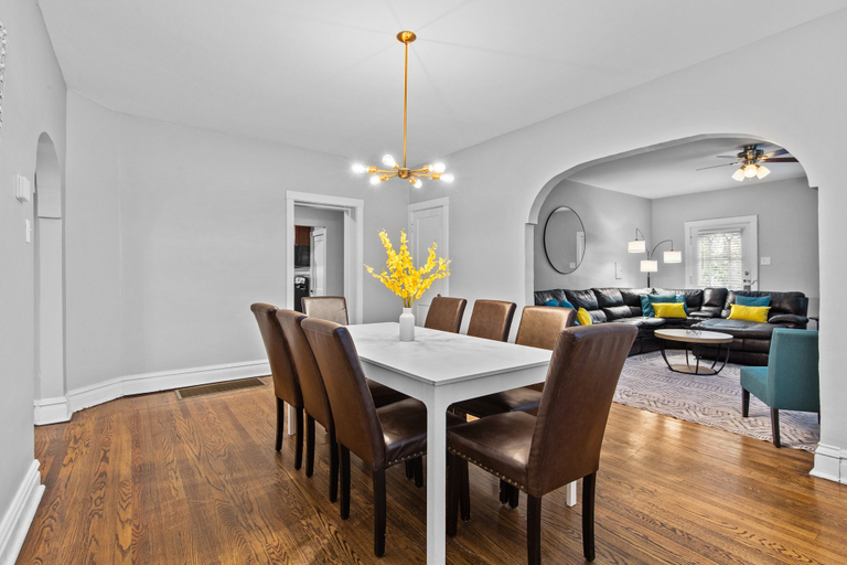 Interior 5, 4500 Botanical Bliss, Saint Louis