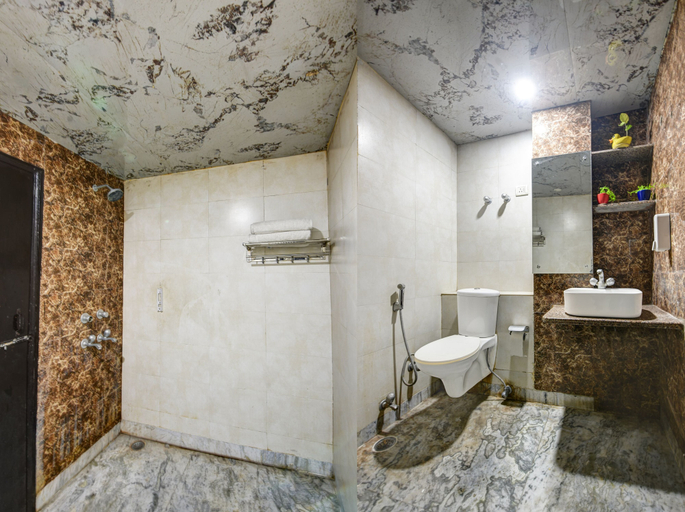 Bathroom 5, Hotel Heritage Home, Delhi