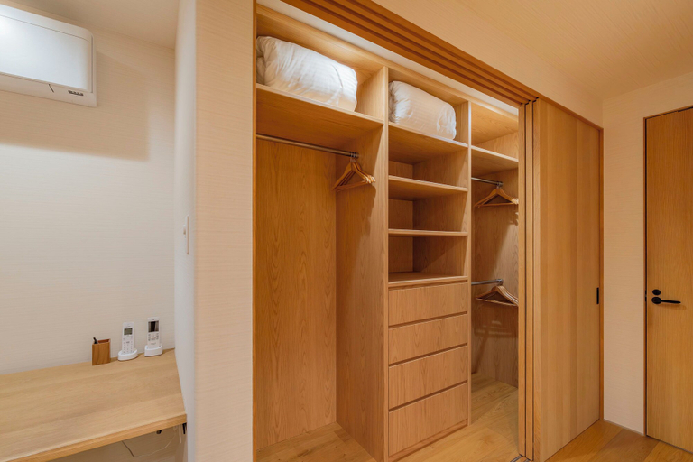 Wardrobe 3, Chalet Opus, Hakuba