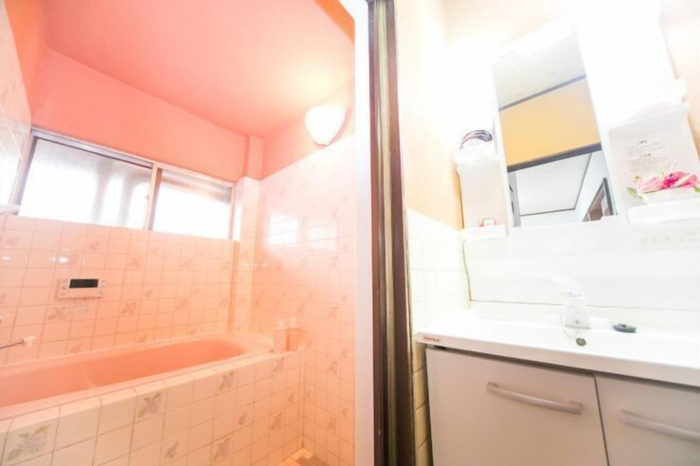 Bathroom 4, 7 min to JR Yokkaichi STN Large House, Yokkaichi