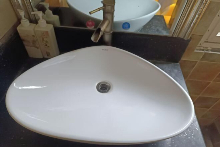 Bathroom 4, Weijing Hotel, Bijie