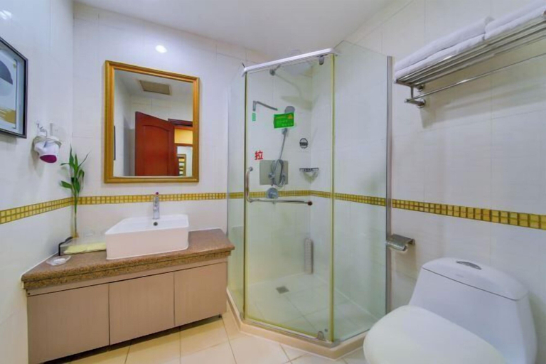 Bathroom 4, Pingyu Hotel, Zhumadian