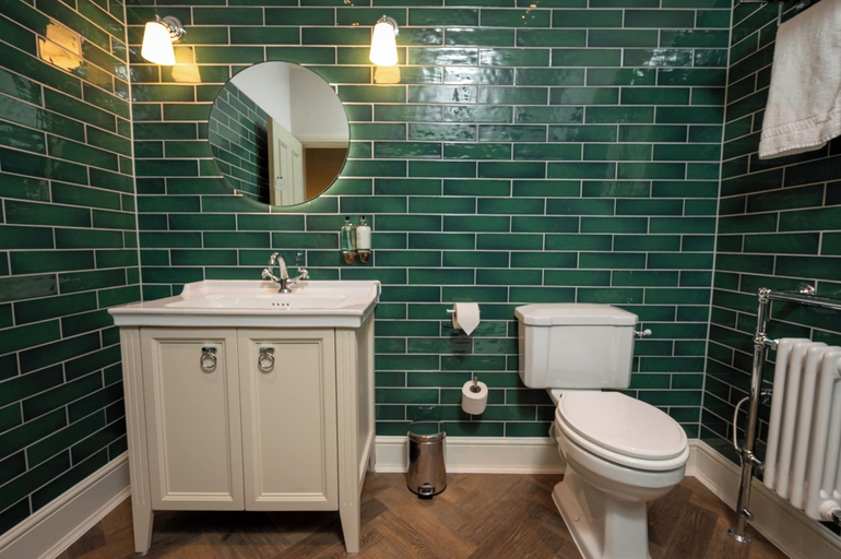 Bathroom, The Royal Inn by Chef & Brewer, North Somerset