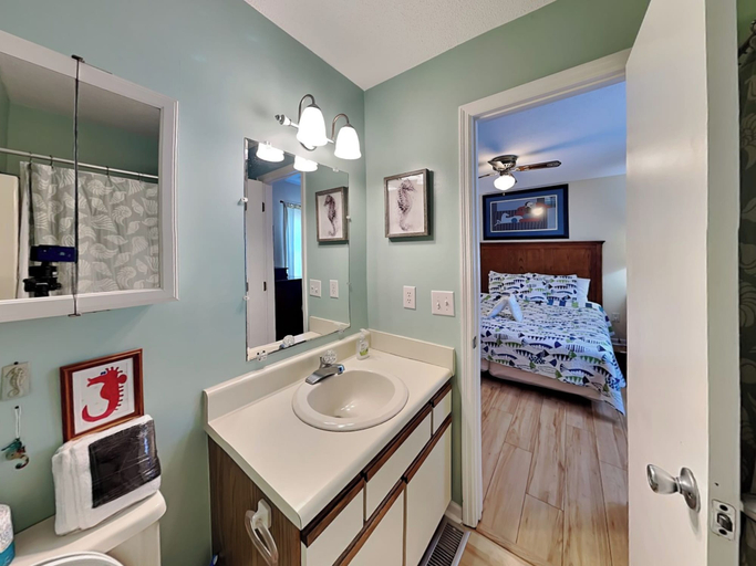 Bathroom 4, Sassy Seahorse by Topsail Realty, Pender