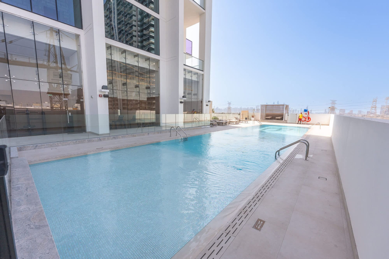 Room 4, Vibrant 1-bedroom in JVC Sleeps 4 With Balcony, Dubai