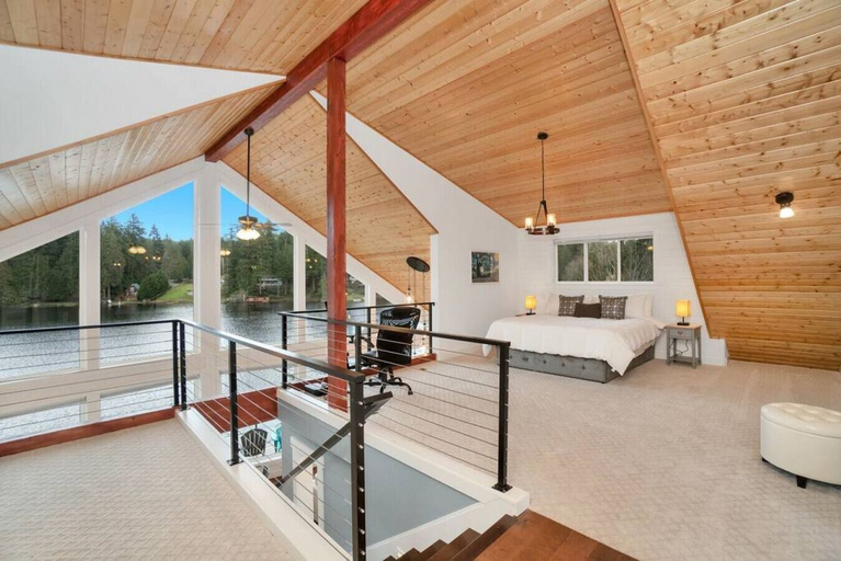Interior 3, Lakefront Escape Fire Pit, Pets & Amazing Views, Snohomish
