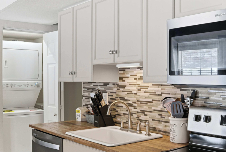 Private kitchen 3, Fall Creek Farmhouse For 6, Taney