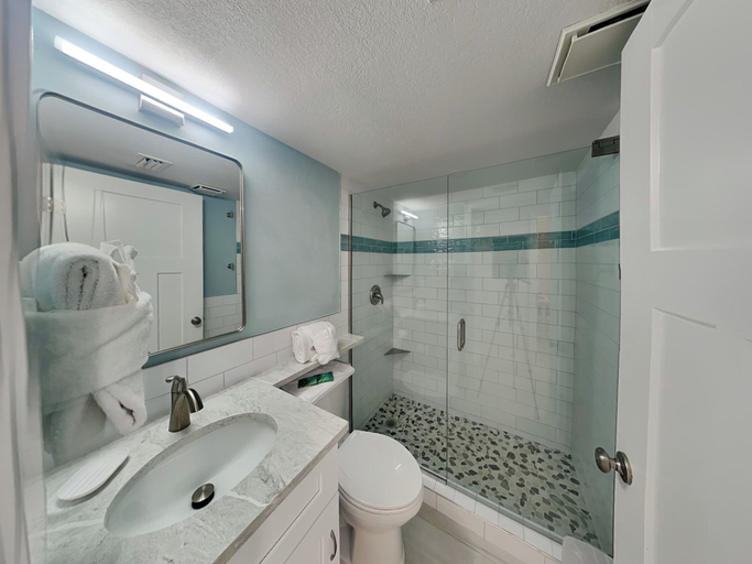 Bathroom 4, Seaside 1 by Distinctive Beach Rentals, Lee
