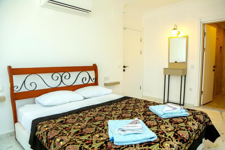 Room 4, Villa-sleeps 8-parking-pool-bbq, Ortaca