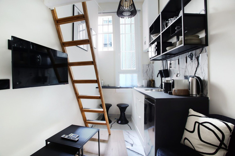 Interior 5, Cozy Studio With Loft Bed - Center of Paris, Paris