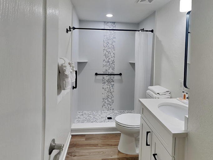 Bathroom 4, Sunset Vistas 605n, Pinellas