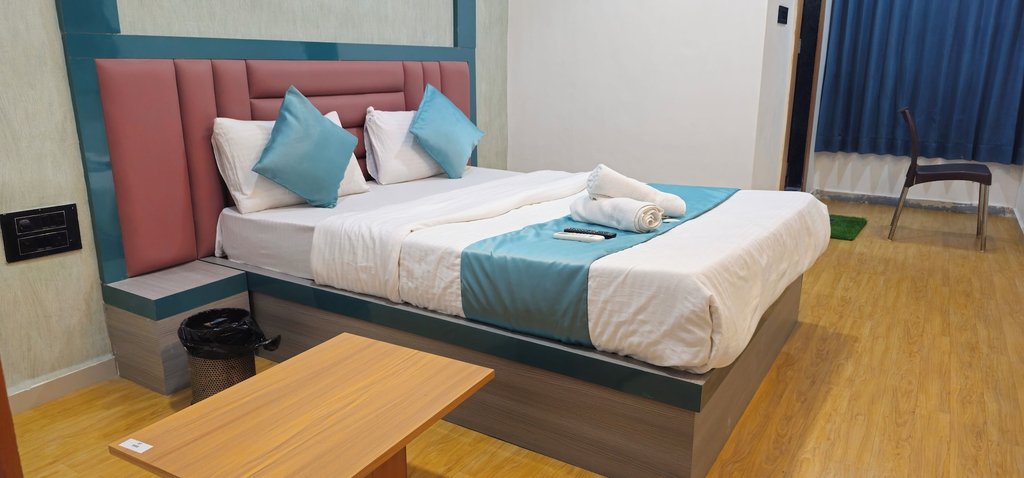 Room 5, Hotel Radiyesan Gold, Surat