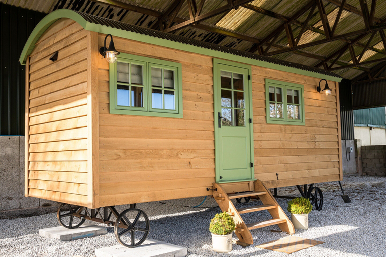Exterior 3, Shepherd's Hut in Devon by Scenic Lake, Devon