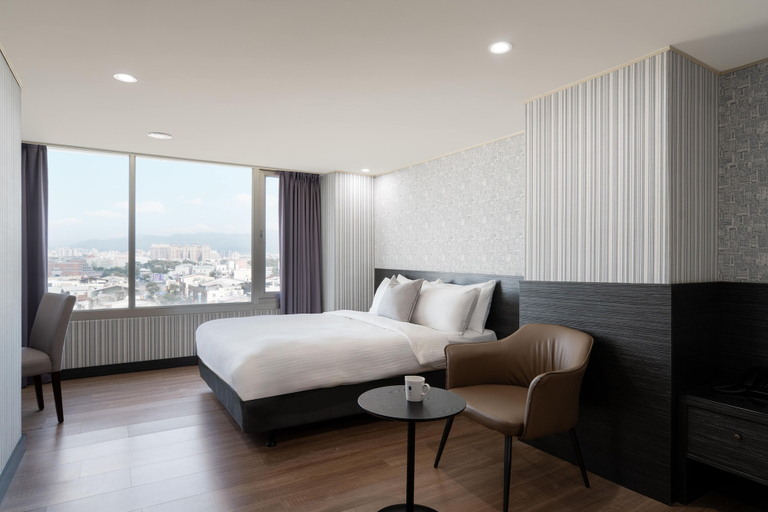 Bedroom 2, ElEnce Hotel, Taichung