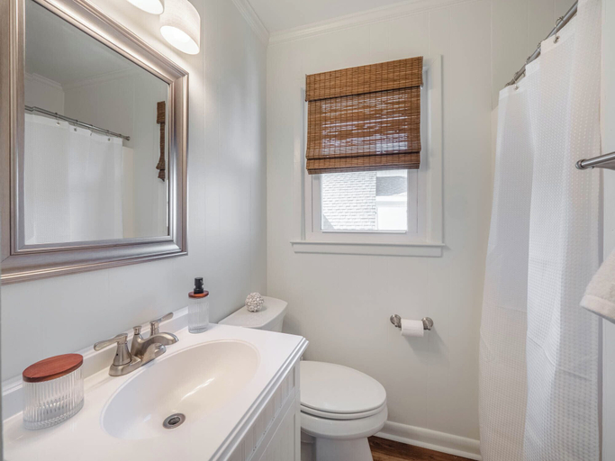 Bathroom 3, Little Bird by Topsail Realty, Pender