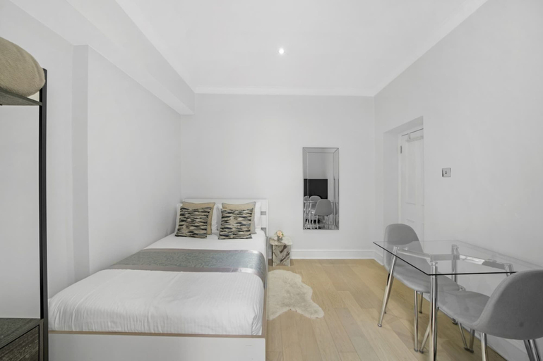 Room 2, Hyde Park 2 Bed Apt, London