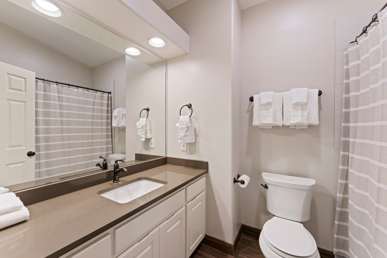 Interior 3, Bright Retreat Hot Tub Plus Sharc Access, Deschutes