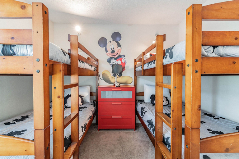 Room 3, Villa With Private Pool in Lake Berkley Resort, Osceola