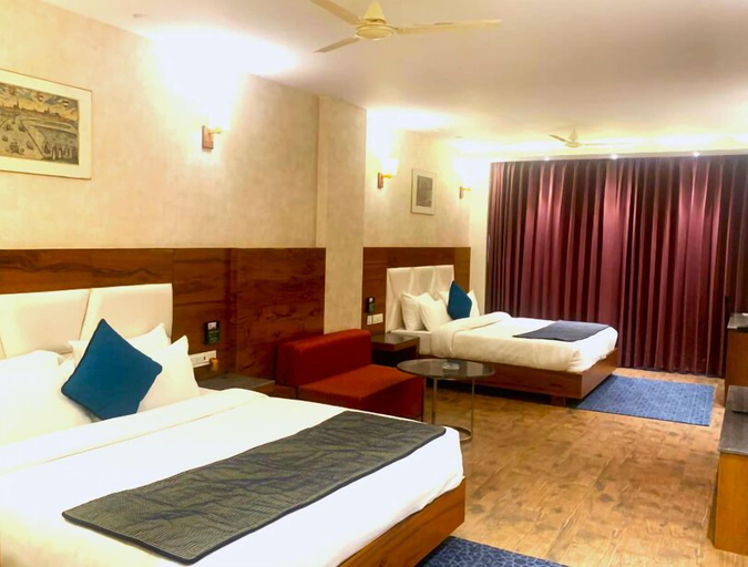 Bedroom 2, Palmdale Hotel & Resort, Ambala