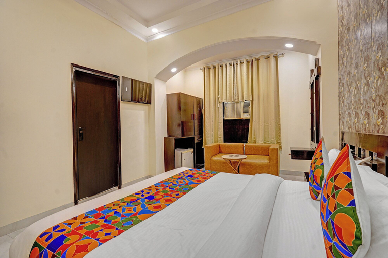 Room 5, Via Crown DX, Delhi