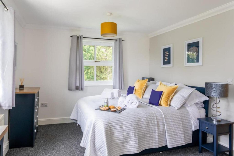 Primary image, Contractors/family - Parking - Wifi - Sleeps 6, Milton Keynes