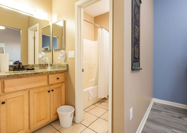 Bathroom 4, Phoenix V 101 3 Bedroom Condo, Baldwin