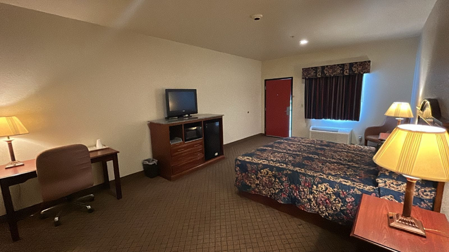 Bedroom 2, HiWay Inn Express Kiowa Hwy 69, Pittsburg
