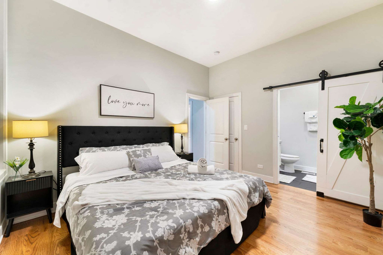 Room 3, 4BR 3BA Pilsen Retreat - 10 Min From Downtown, Cook