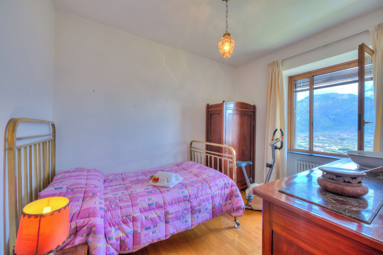 Room 3, Sunrise On The Garda Lake, Trento