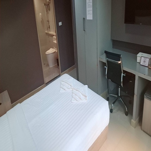 Room 3, Premium Double Retreat Unwind in Style, Ratchathewi