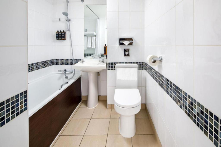 Bathroom 5, Mercure Perth Hotel, Perthshire and Kinross
