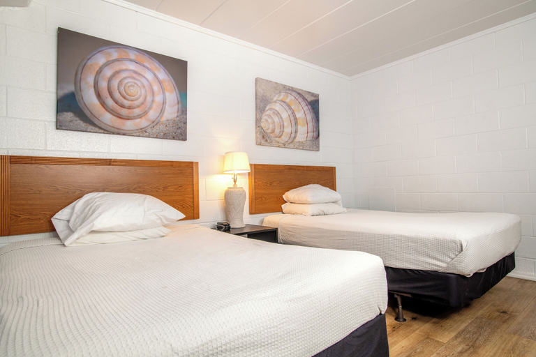Bedroom 3, Oceanana Motel, Carteret