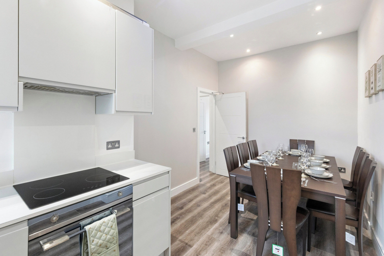Private kitchen 4, Apartment - Sleeps 11 - Hampstead Highstreet 5mins, London